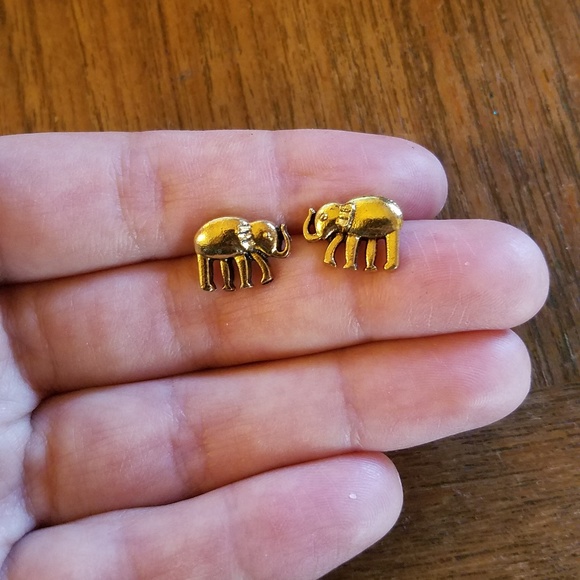 NWOT Gold Elephant Studs - Picture 5 of 6
